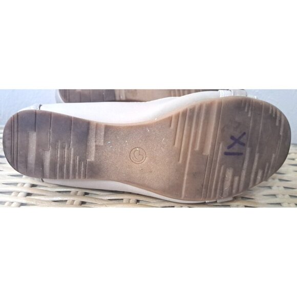 Baretraps Women's 7.5 Markie Beige Round Toe Flats FLAW - Picture 8 of 11
